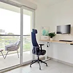 Sea View - Quiet Location, Air Conditioning & Parking Apartment *