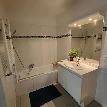Sea View - Quiet Location, Air Conditioning & Parking *