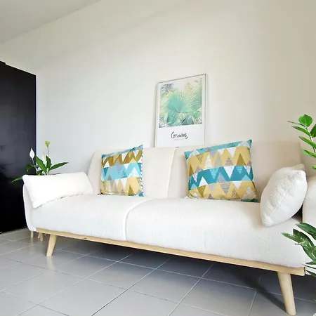 Sea View - Quiet Location, Air Conditioning & Parking 아파트