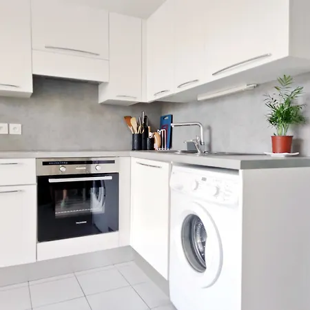 Sea View - Quiet Location, Air Conditioning & Parking *