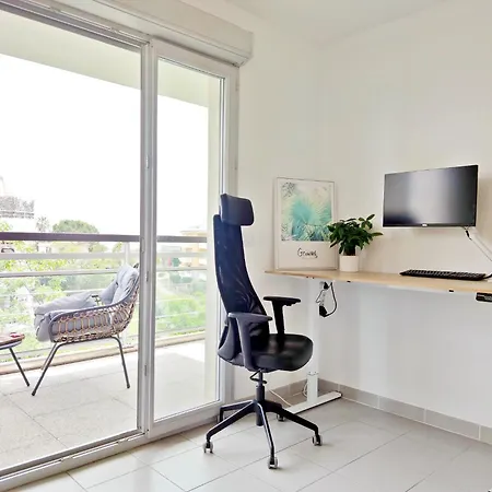 Sea View - Quiet Location, Air Conditioning & Parking 아파트 *