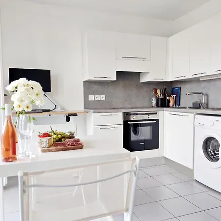 Appartement Sea View - Quiet Location, Air Conditioning & Parking