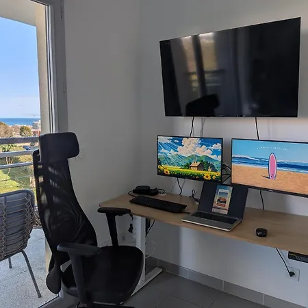 Sea View - Quiet Location, Air Conditioning & Parking 아파트 *