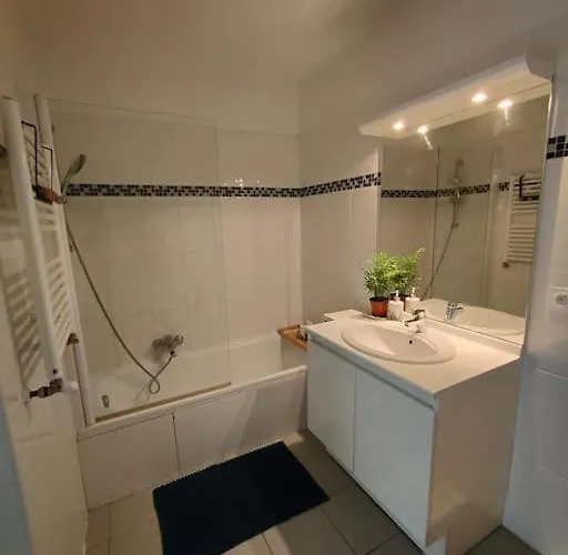 Sea View - Quiet Location, Air Conditioning & Parking *