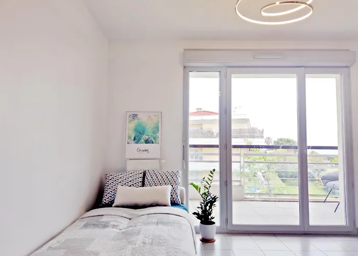 Sea View - Quiet Location, Air Conditioning & Parking