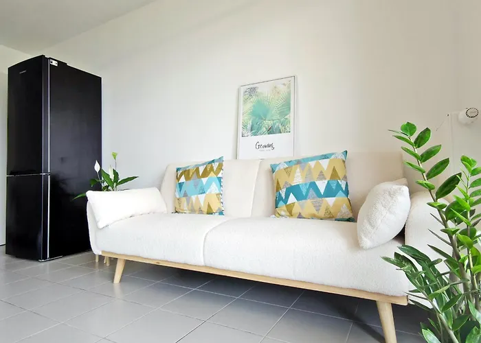 Sea View - Quiet Location, Air Conditioning & Parking Appartement