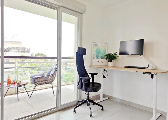 Sea View - Quiet Location, Air Conditioning & Parking Appartement *