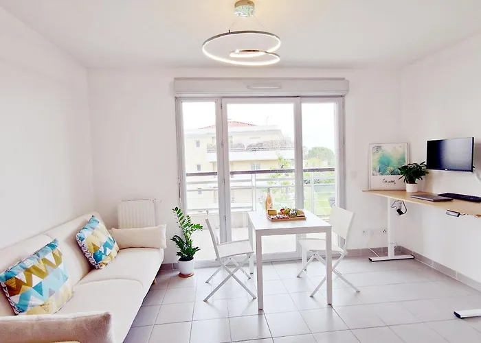 Sea View - Quiet Location, Air Conditioning & Parking Apartman *